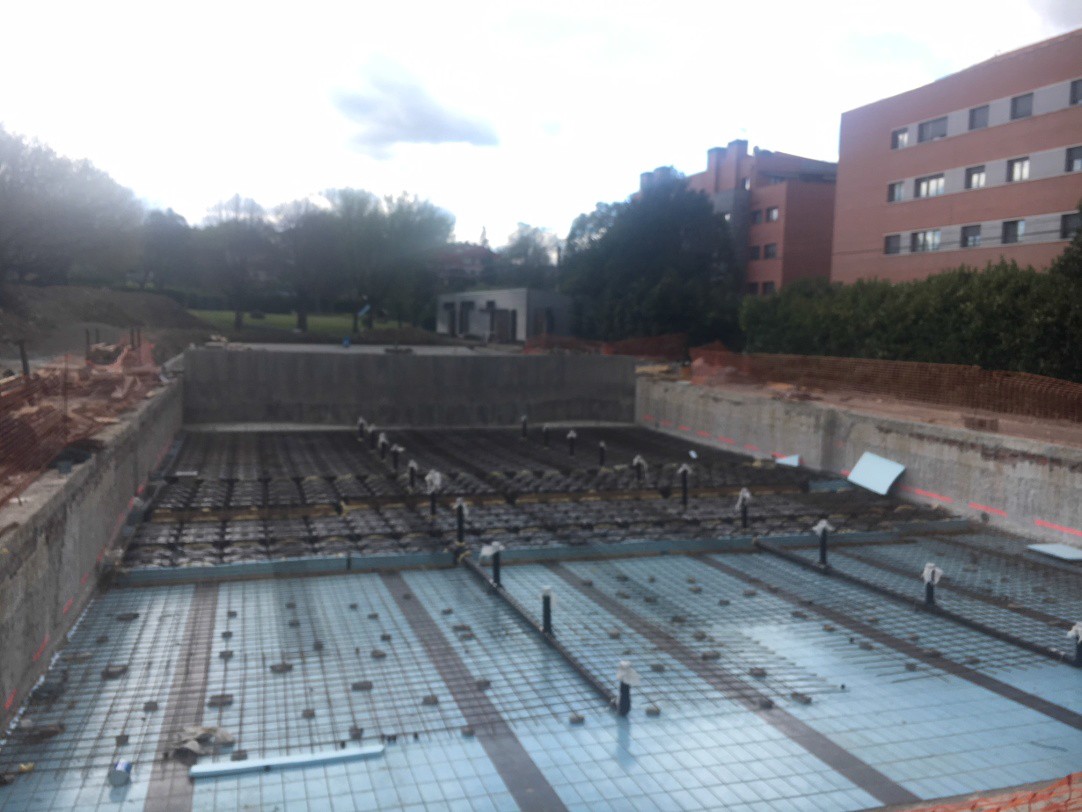 Instalación de equipo de filtración y tratamiento de agua de nuevas piscinas exteriores y Splash Park en el polideportivo municipal «J.A. Agirre» de Mungia (con Lasuen)
