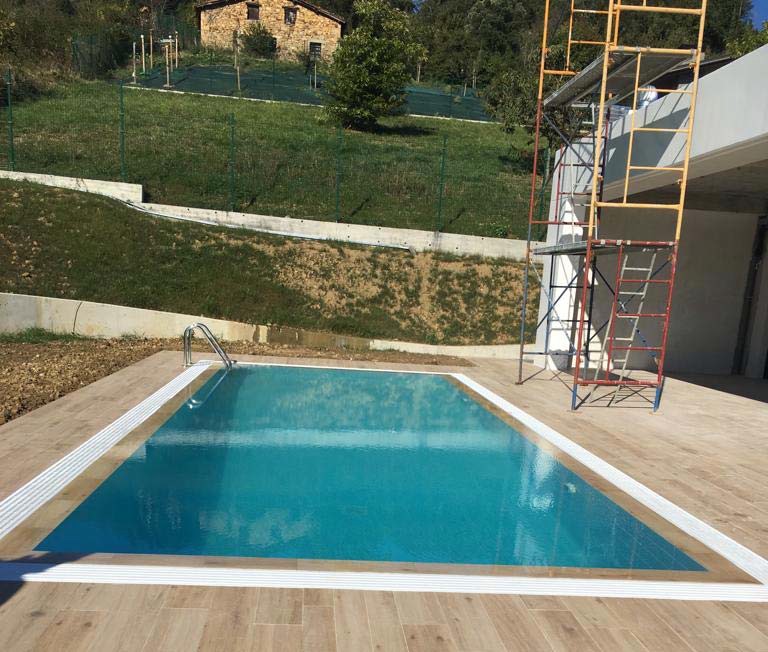 Instalación de sistemas de filtración y tratamiento de agua de piscina privada en Berriz (con Lasuen) 2018